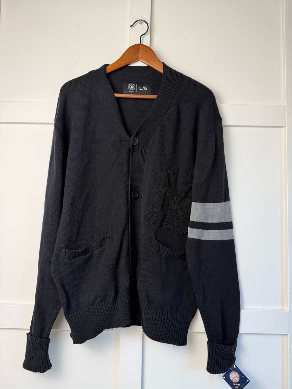 MLB New York Yankees Black Varsity Cardigan Sweater L